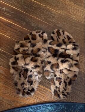 Leopard Print Fuzzy Slippers – Cozy Plush House Shoes